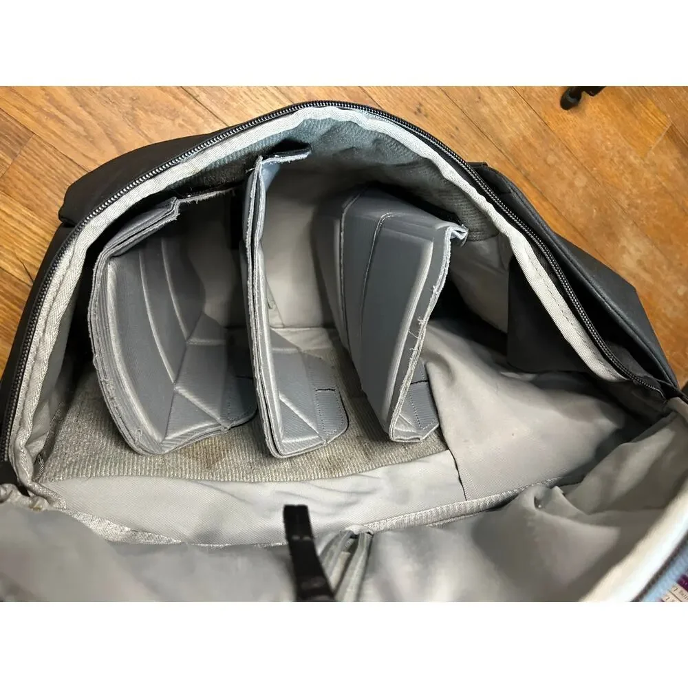 Peak Design Everyday Backpack 20L Black Pre-Owned 3 FlexFold dividers